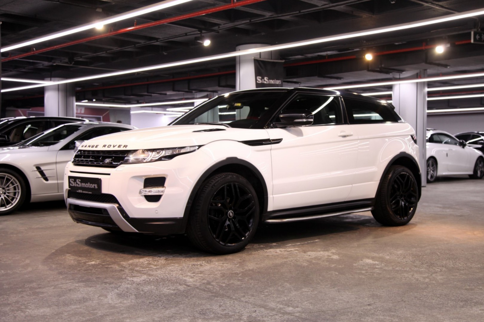 range rover 2023 beyaz siyah jantlar