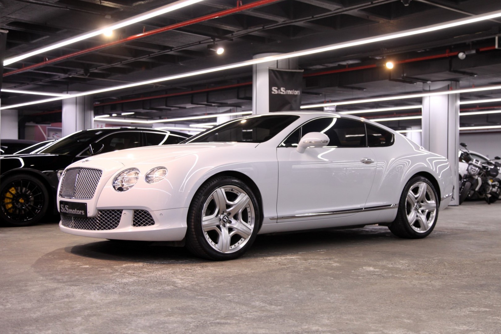 Bentley continental gt v12