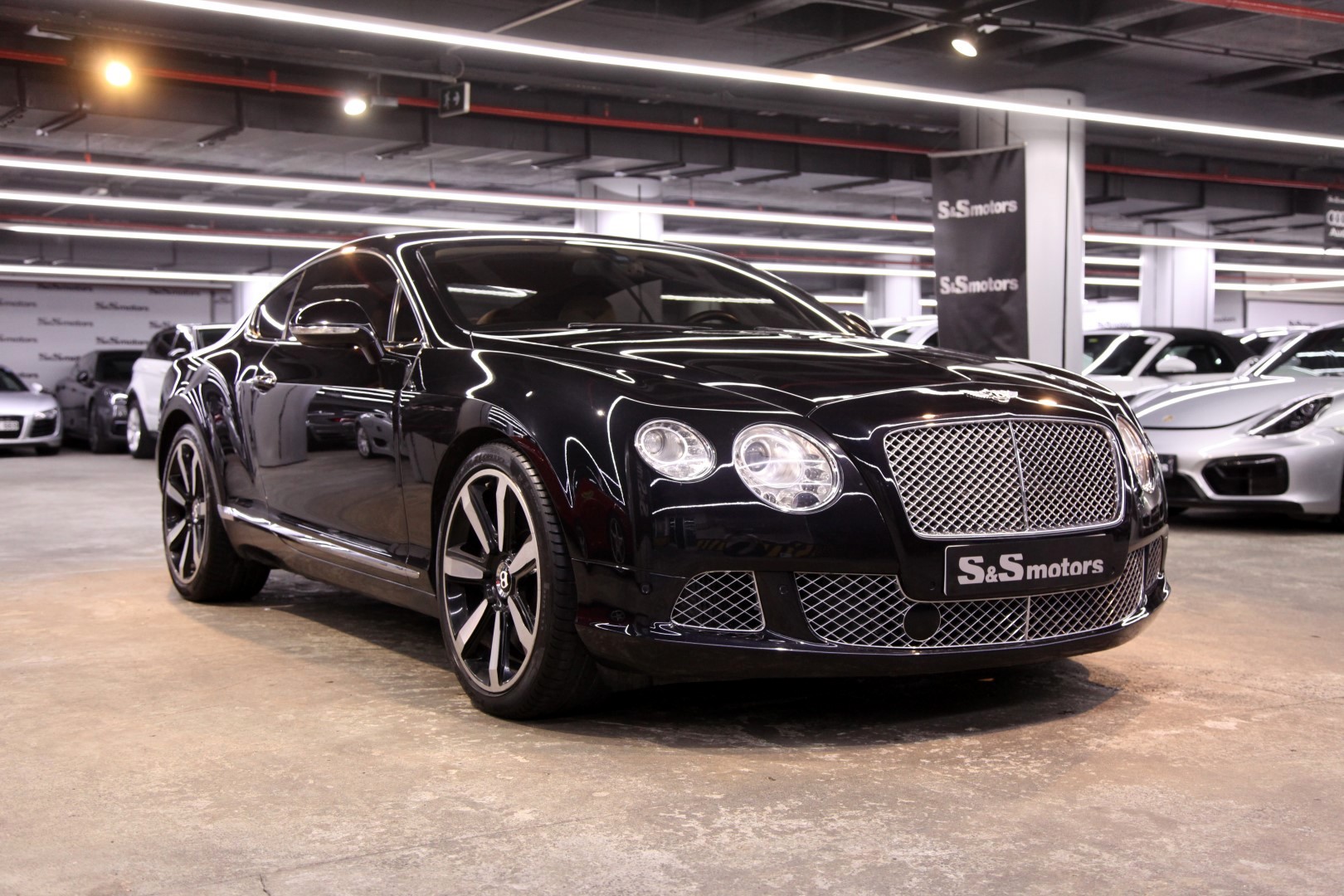 Bentley continental gt v12