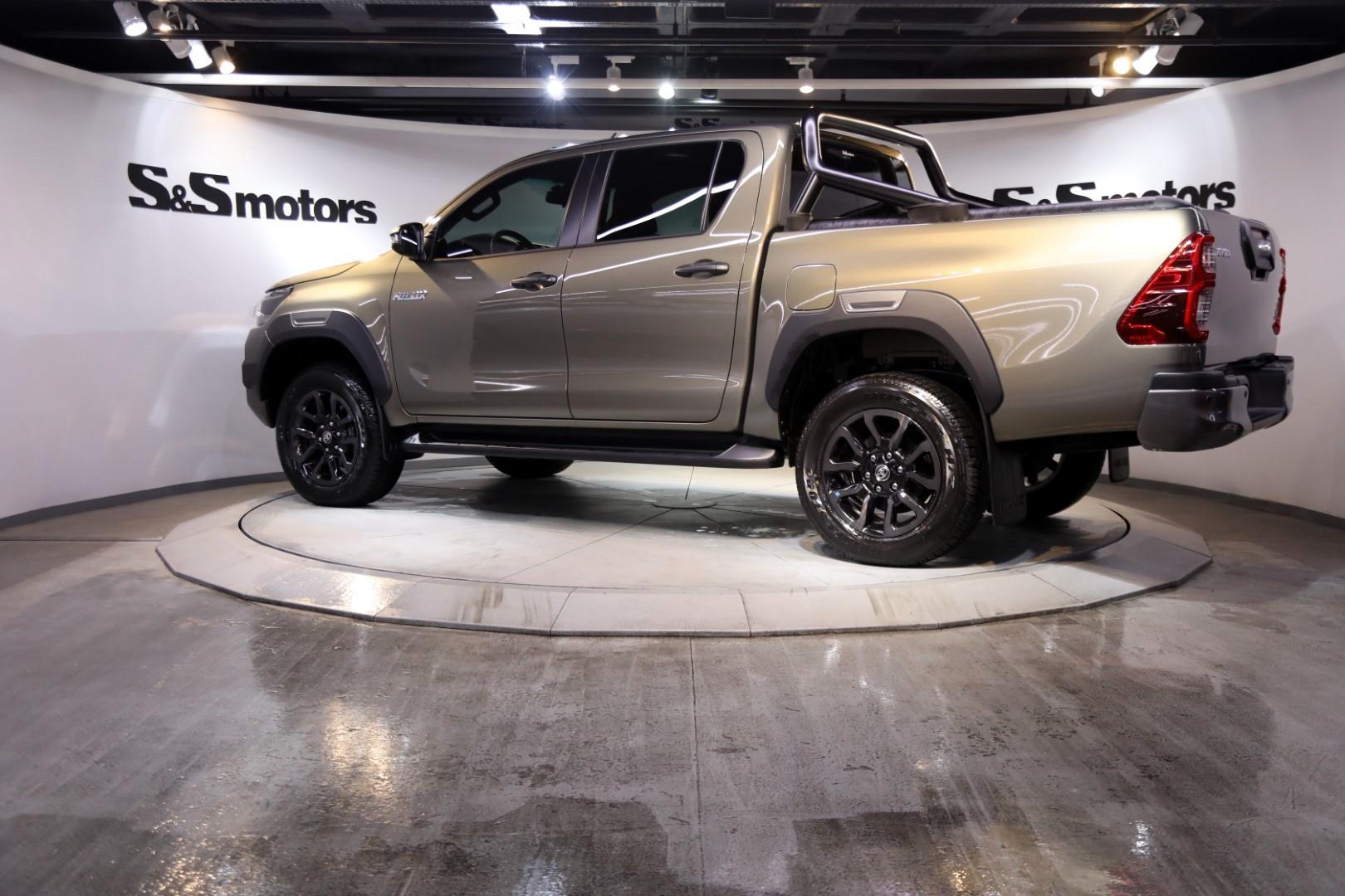 Toyota Hilux Invincible 2.4 4x4